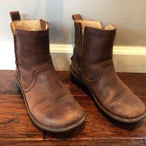 Brown UGG Neevah Winter boots size 6